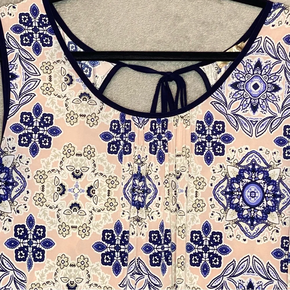 Lavish 3X Top Shirt Blue Pink Paisley Scoop Neck Sleeveless Stretch Casual - Picture 3 of 7